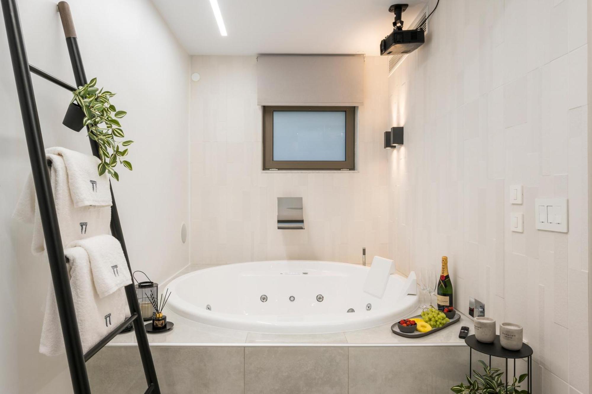Π Suite Project: Smart Bnb Ханья Экстерьер фото